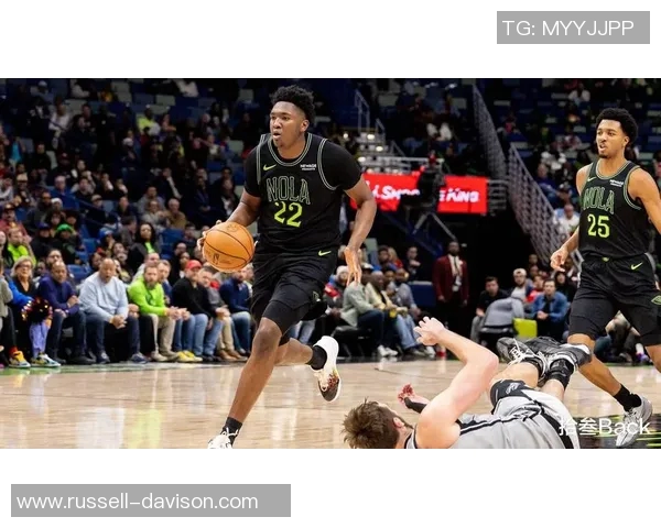 新秀首秀数据分析揭示年轻球员在赛场上的表现潜力与发展趋势