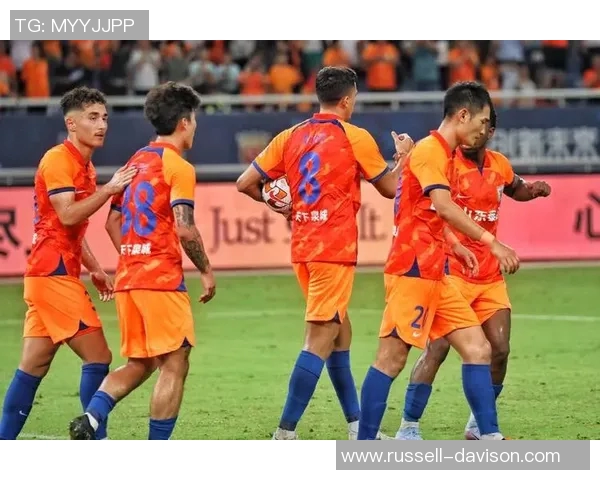 廖力生精彩远射破门助力球队逆转局势展现超凡射术