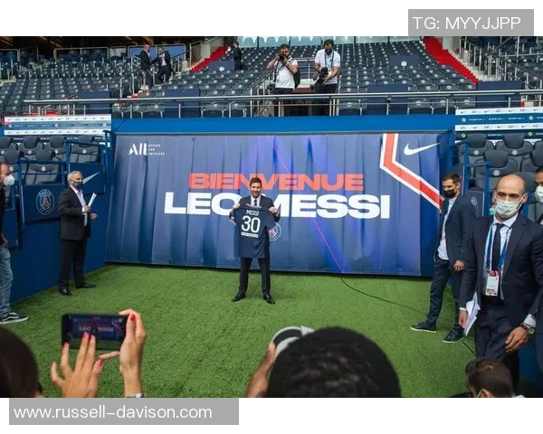 意甲球队AC米兰重磅签约：巴黎圣日耳曼前锋加盟费高达8000万欧元